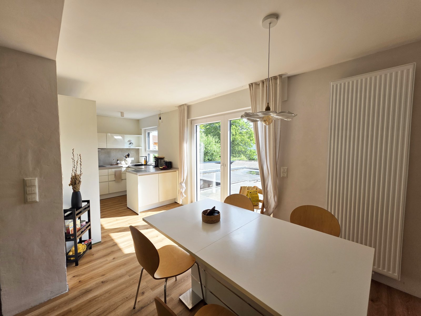 Teilmodernisierte Doppelhaushälfte mit zwei Wohneinheiten und ausgebautem Dachgeschoss Teilmodernisierte Doppelhaushälfte mit zwei Wohneinheiten und ausgebautem Dachgeschoss